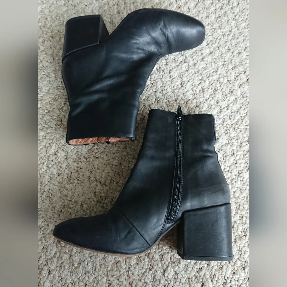 Free People black leather Nicola Bootie size 7